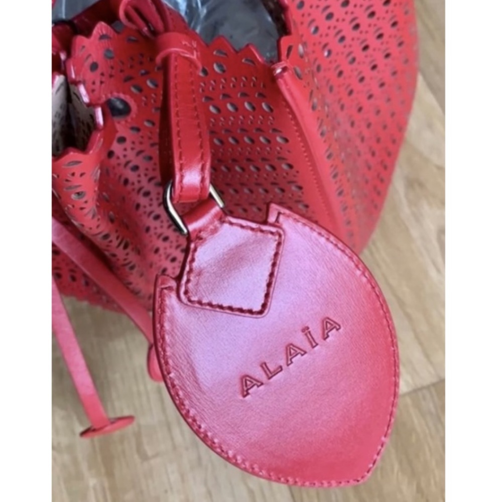 ALAIA WRISTLET BAG - Picture 3 of 8